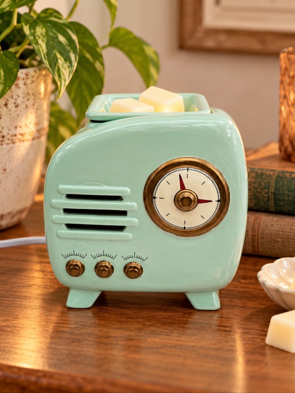 Vintage-style Mint Green 50s Radio Wax Warmer